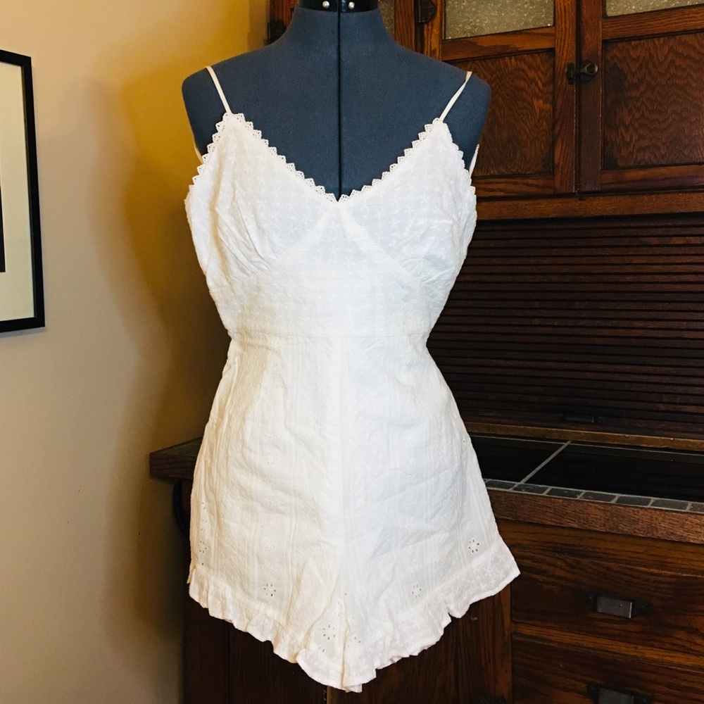 White lace romper szXS new